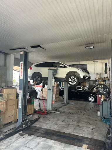 Honda CR-V, ADA Honda atölyesinde servis liftinde